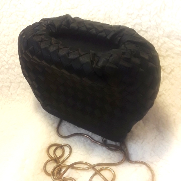 Black satin wave evening bag with gold strap - Picture 4 of 5